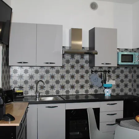 Con Posto Auto Rocca Antica Apartman *